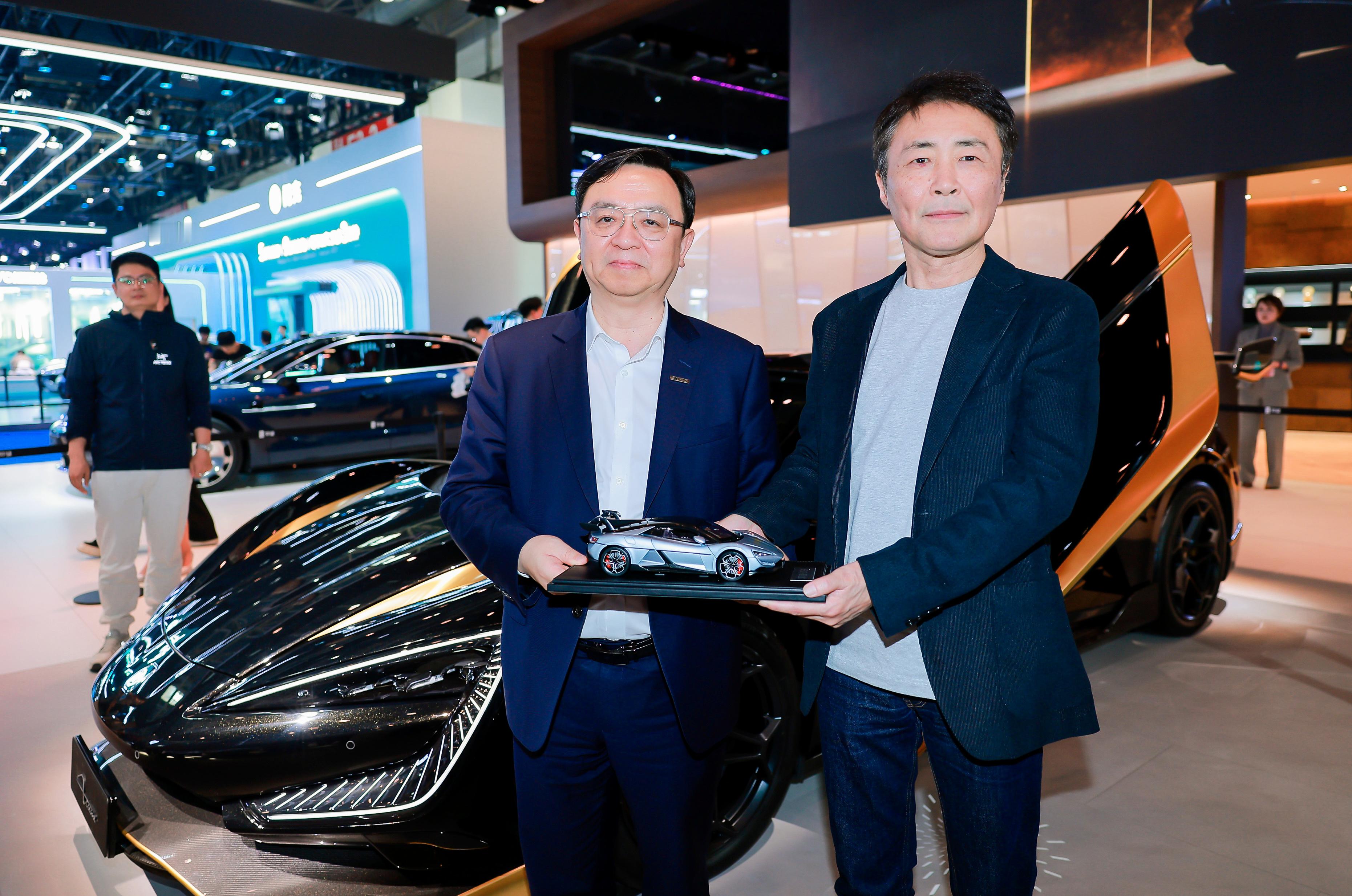 仰望U9X逛北京车展，最炸的必须是仰望展台！2000万U9X和180万级U8L