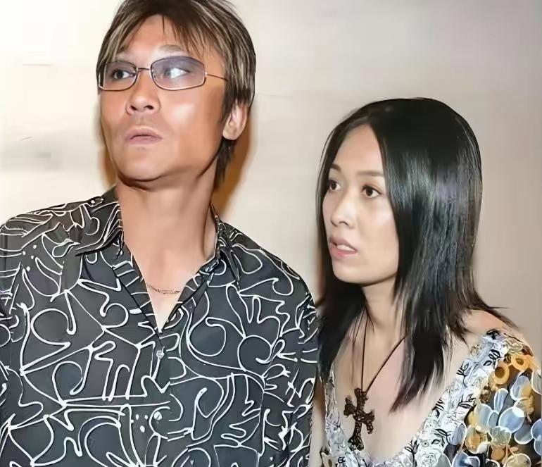 那英是真的挺体面的，当年男友高峰背着她有私生子，她果断结束这段感情，自己独自抚养