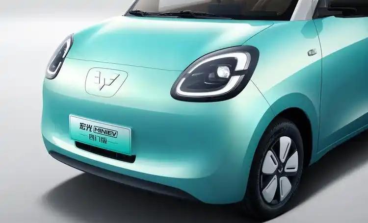 全新宏光MINIEV：四门版实用性升级第五代宏光MINIEV提供两门和四