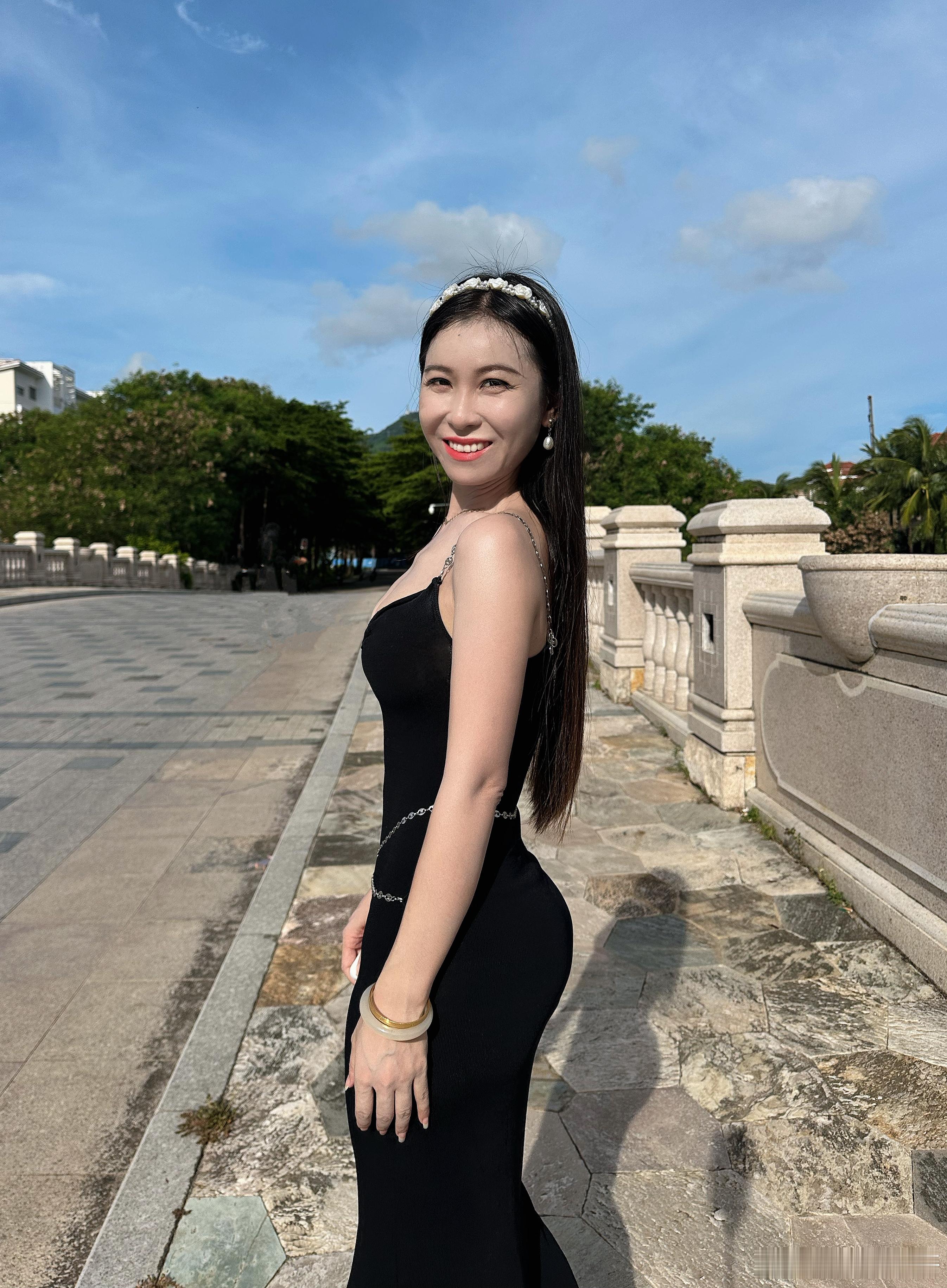 🖤你看时光啊它等过谁……🖤喜欢就争取得到就珍惜错过就忘记​​​