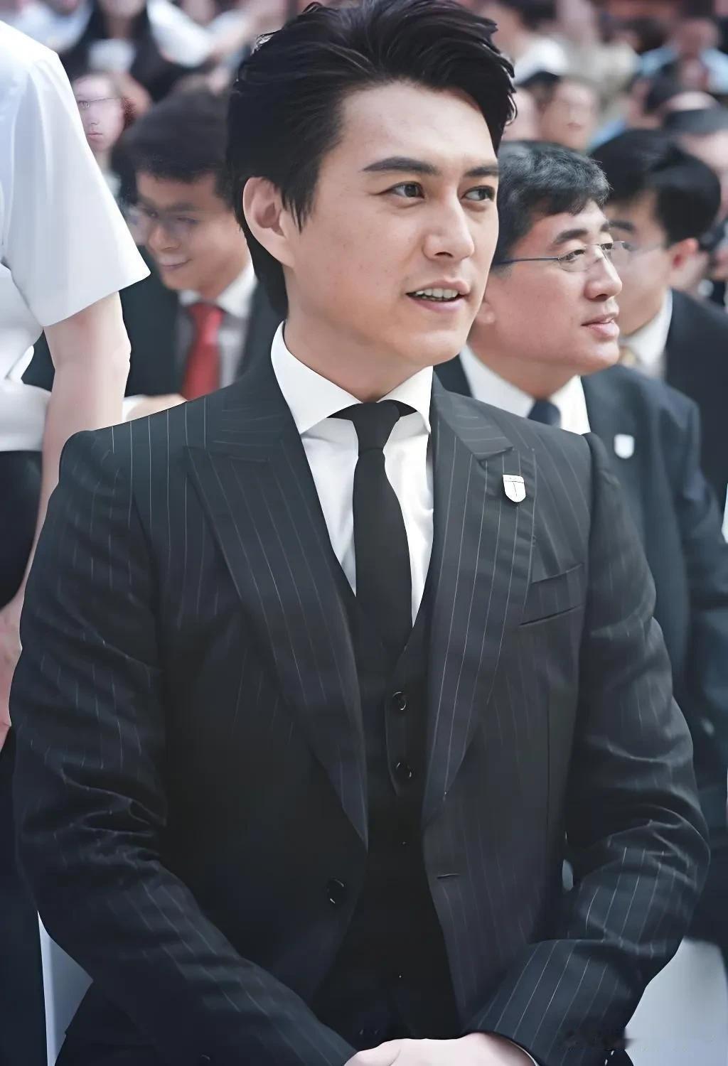 有自知之明真的很重要，不信你看演员靳东就知道了，白玉兰最佳男主角靳东，在