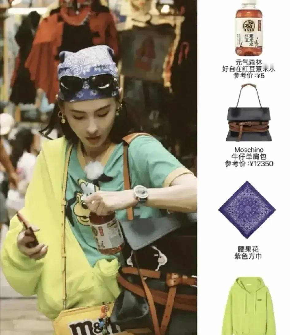 张柏芝拿条花方巾往头上一绑就出门，被镜头逮个正着。没粉底没眼线，连口红都没抹，