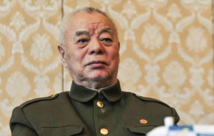 李银桥可是个传奇人物。他曾是毛主席的警卫员，武功相当厉害。李银桥练过太极拳，这