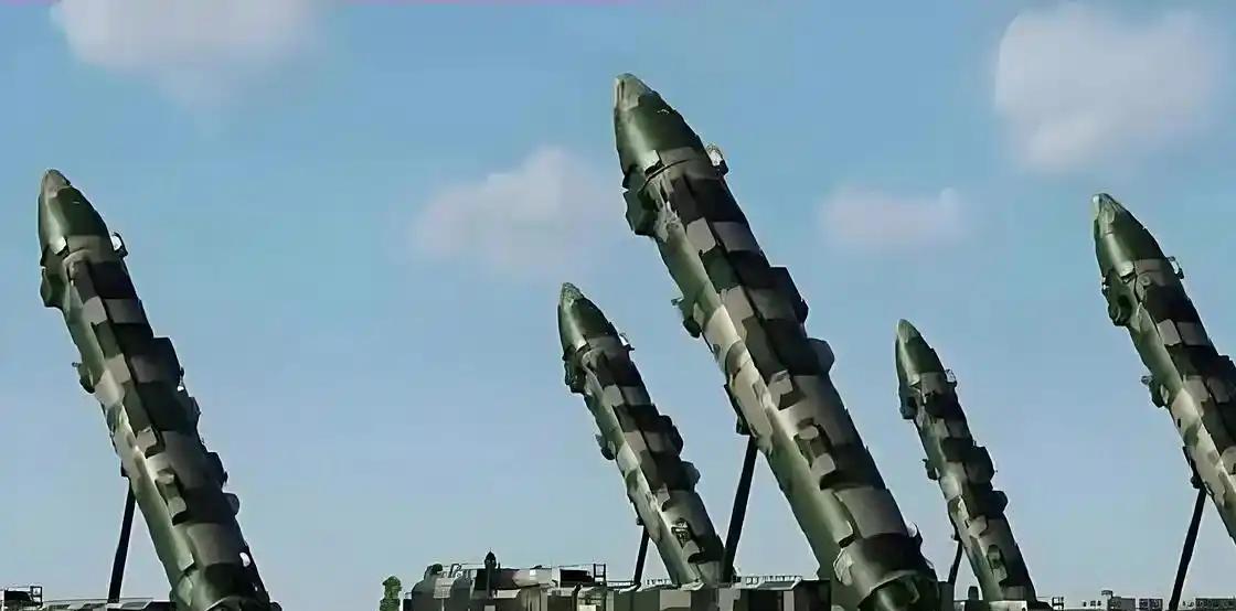 美军哨兵洲际导弹还在难产，中国东风41已落后，美媒：93大阅兵，中国新洲际导弹亮