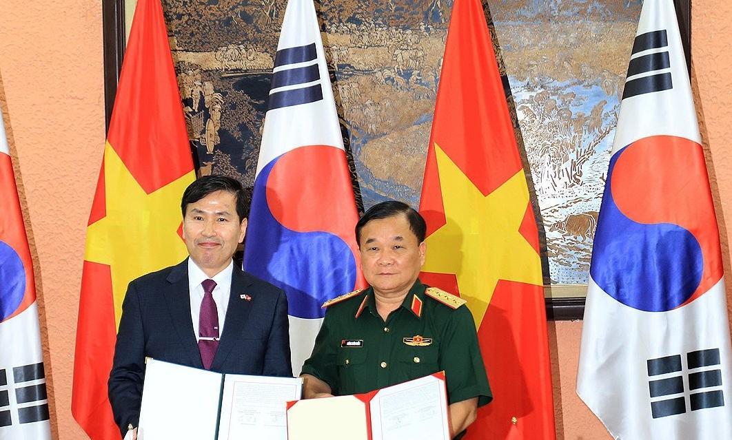 韩国卖点武器真不容易，女公务员被越南国防部副部长性侵。这起发生在官方外交场合的