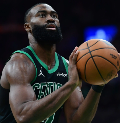 杰伦布朗真的值得MVP啊，这赛季确实不错第一，布朗第一次拿，第二，有故事性，