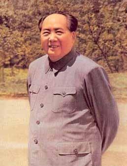 1955年大授衔时，毛主席见到陈赓，笑着问他：“怎么样，跟着我干可比老蒋强吧？”