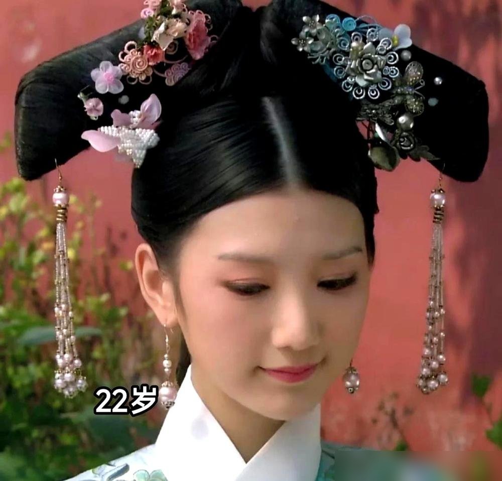 孙俪到现在都不敢看自己演的甄嬛。十三年了，这帮人往台上一站，那股劲儿还是能压住场子。蓝盈莹说后悔当年