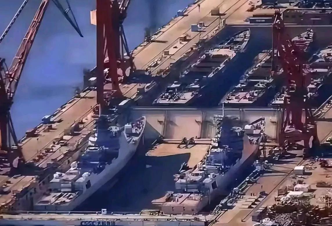 一坞五舰的052DM和一坞三舰的“阿利～伯克”3型，哪个和更具有性价比呢～今年