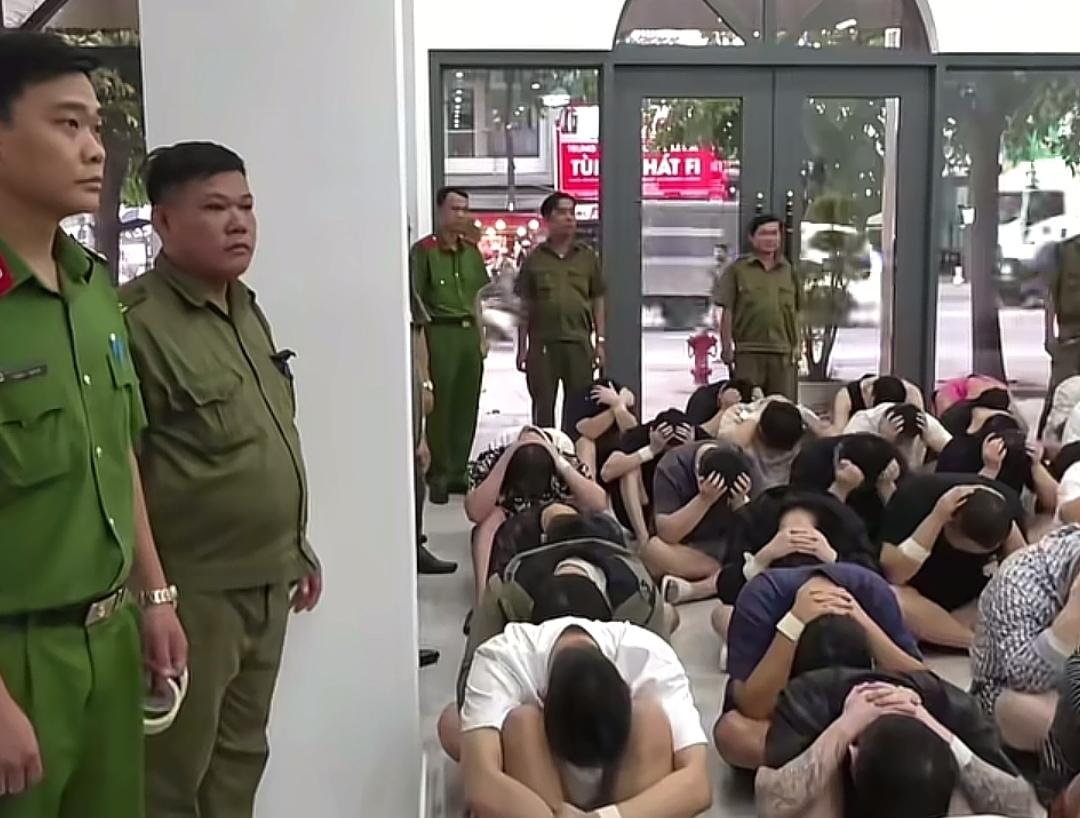 触目惊心，越南警方打掉诈骗基地，83名中国籍人员全部落网，犯罪团伙从柬埔寨非法入