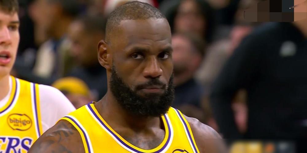 湖人连夜开会，做出了一个最致命的决定。其实就是管理层觉得最近输球是因为轮换出