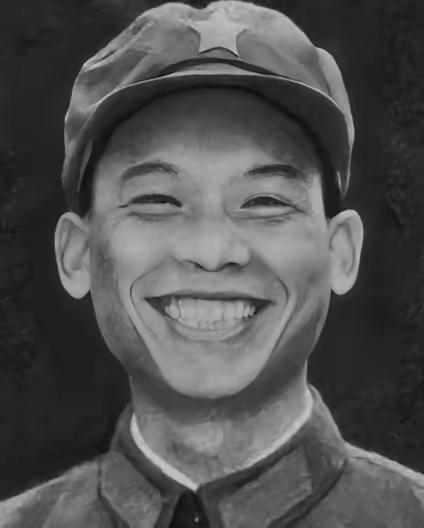 1979年，解放军一名走失的战士正在越南的农田里挖红薯，突然迎面冲过来七八名越军