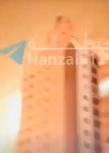 一架伊朗“小摩托”，见证者-136无人机低空飞行，击中了阿联酋迪拜的一栋建筑，里