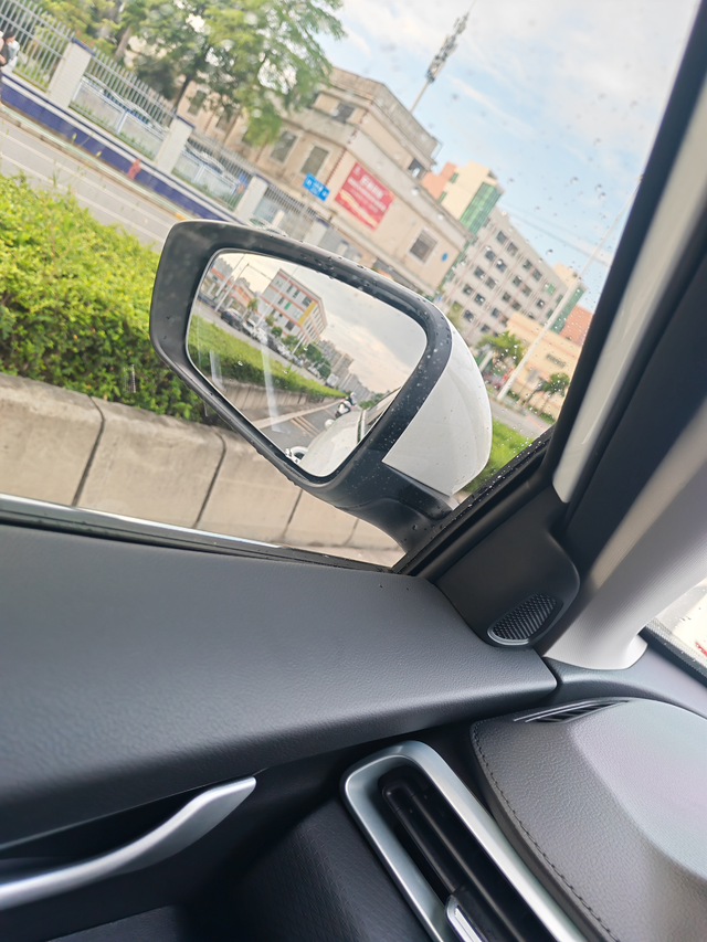 贴膜过后出风口金属条反光各位大佬有什么办法解决？