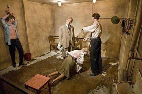 说句刷新三观的大实话：影视剧里咬紧牙关硬扛酷刑的桥段，基本都在骗人。间谍一旦被抓