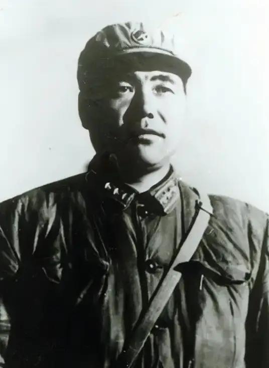 1967年，战斗英雄郭兴福，含泪掐死3个子女，随后与妻子一起割腕，结果没有成