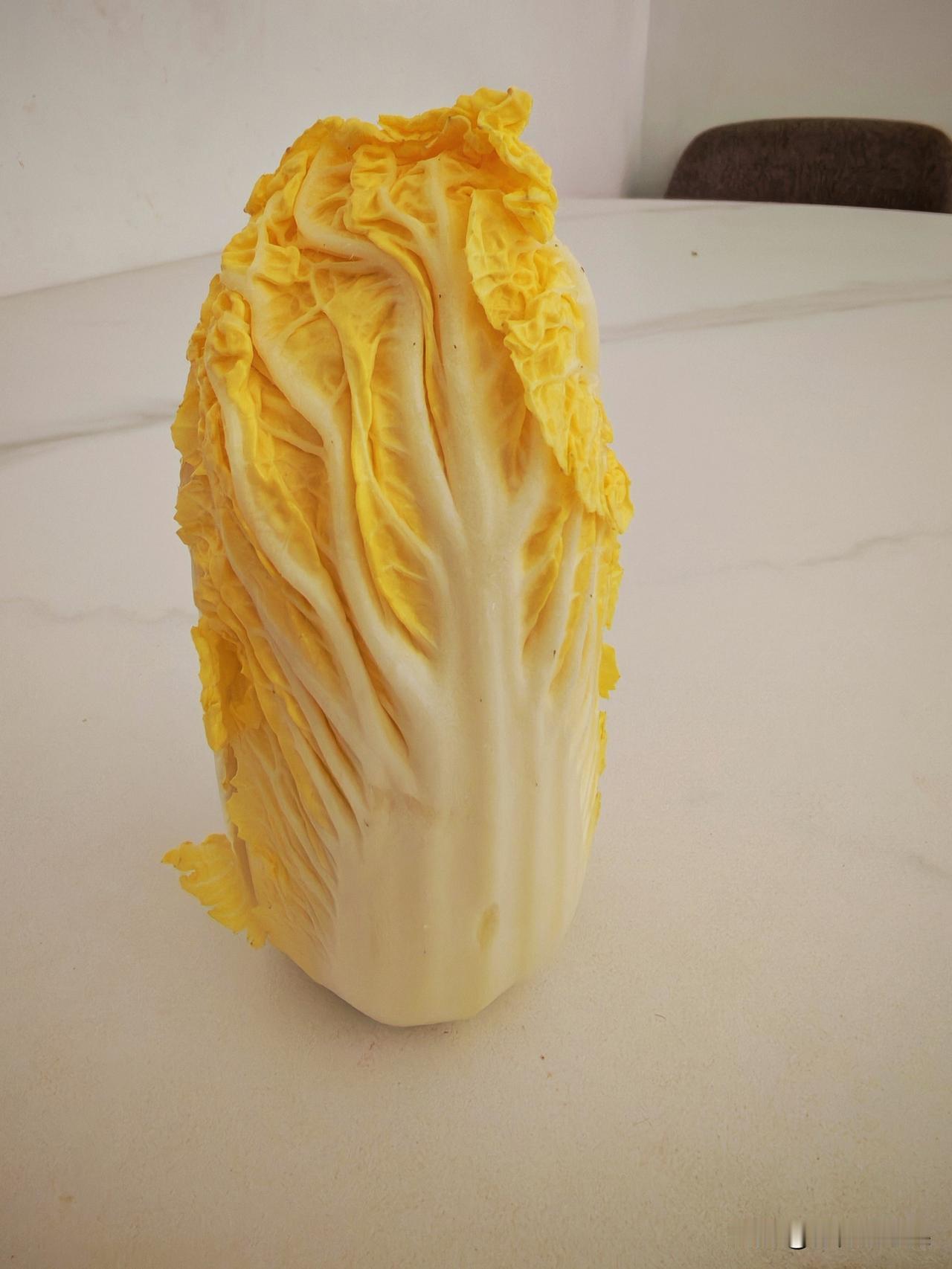 最近刷到好多人发青菜都火出圈了，我也来凑个热闹！今天翻冰箱翻出一颗娃娃菜，