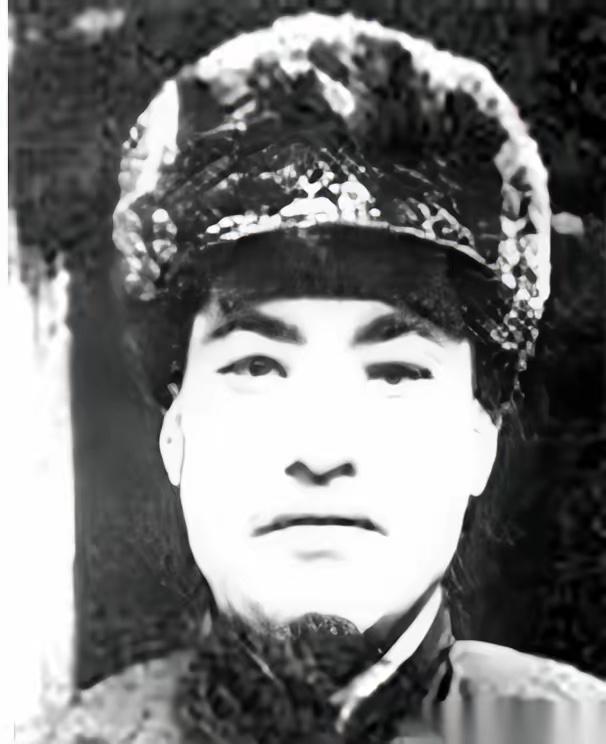 1937年甘肃，马家军旅长马禄，抓到了红三十军的参谋长黄鹄显。他没上报，没用
