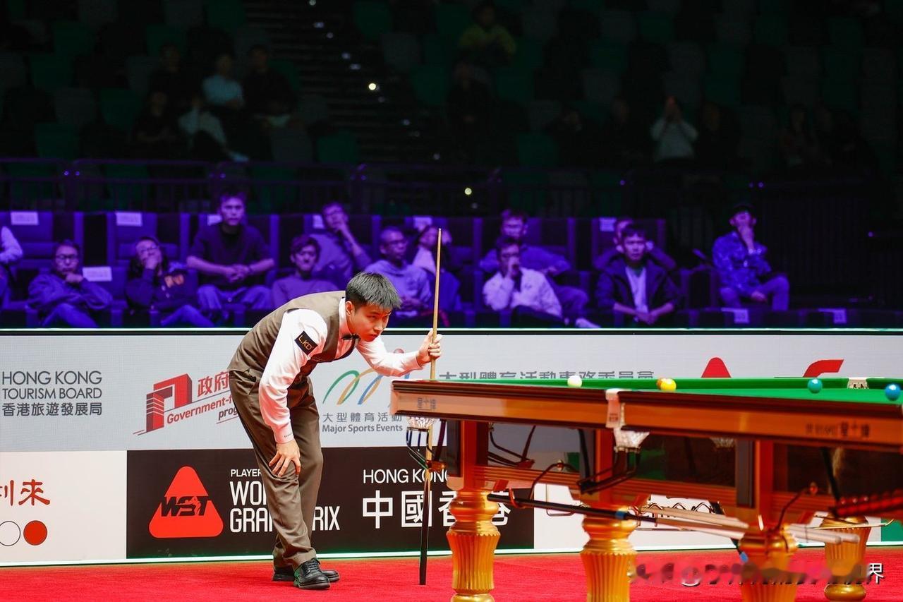 赵心童击败希金斯赛后采访：“比赛快要结束时，约翰漏了不少看起来挺简单的机会给我，