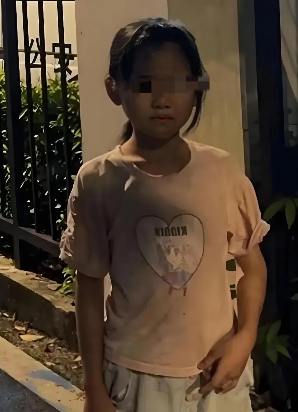 “反常必有妖！”四川，女子晚上散步时，遇见一走失的10岁小女孩，她联系上女孩妈妈