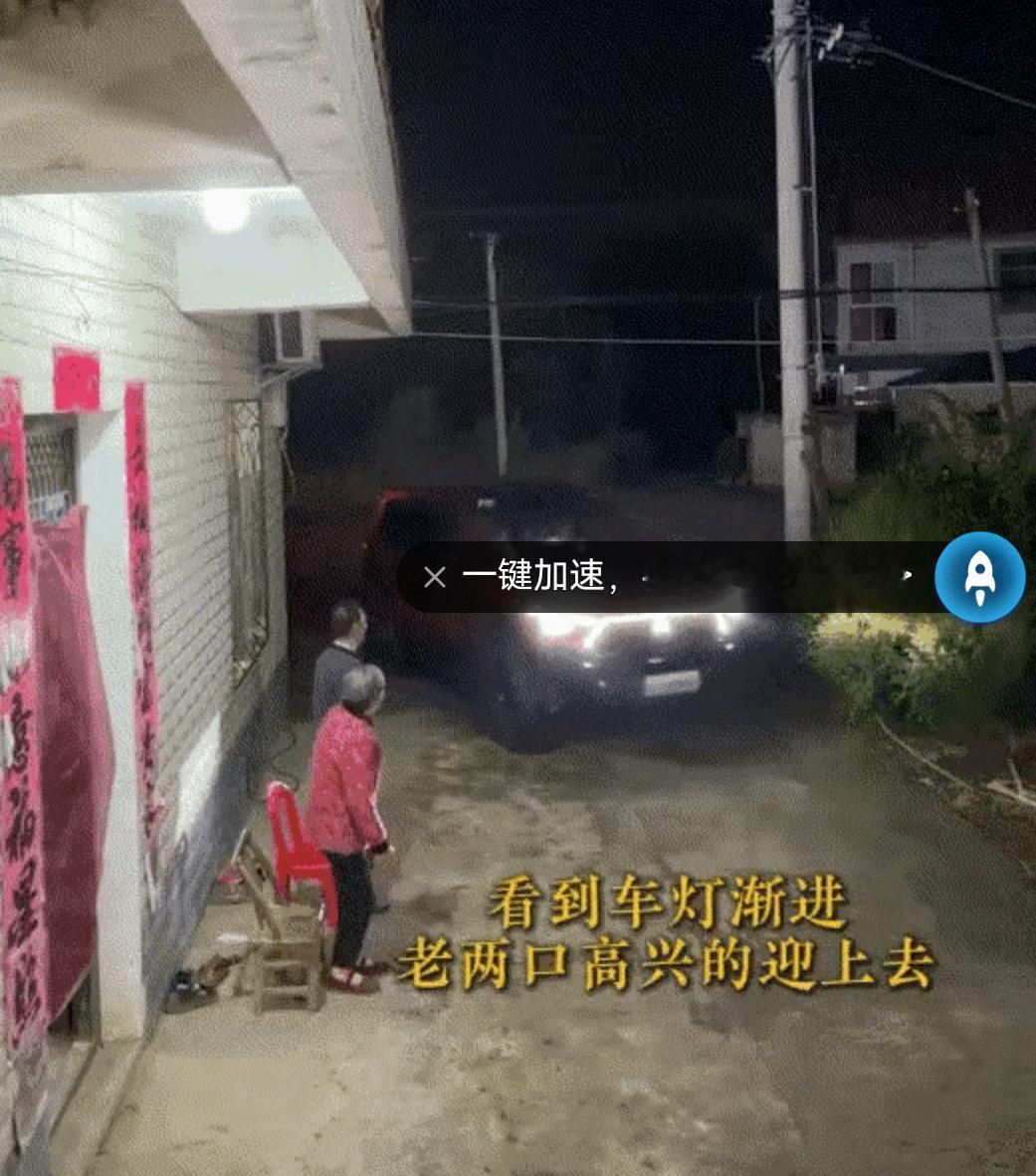 中秋催泪一幕：有人等你回家，便是最大幸福中秋，儿子儿媳赶路回家，路上堵车迟