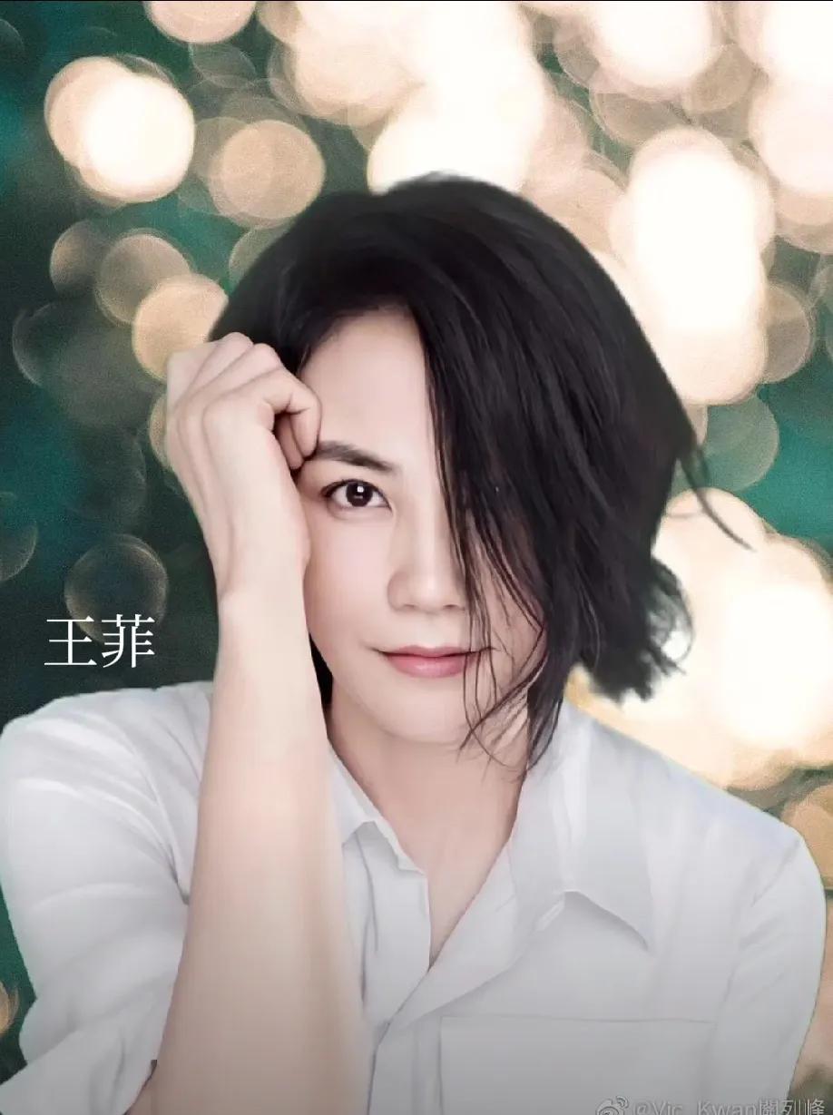 据说王菲和俞飞鸿的神仙友情，已超过30年。这简直是上天的安排。她俩的气质和形