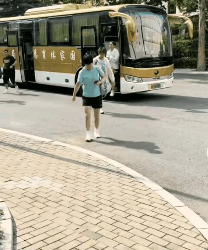 每天打开手机就是莎莎的动态，从上训到下训回体总，整个行程安排得明明白白，每日体总