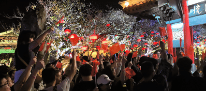 无锡烟花下万人歌唱祖国好震撼无锡鼋头渚烟花下万人歌唱祖国无锡烟花秀太燃！满天璀