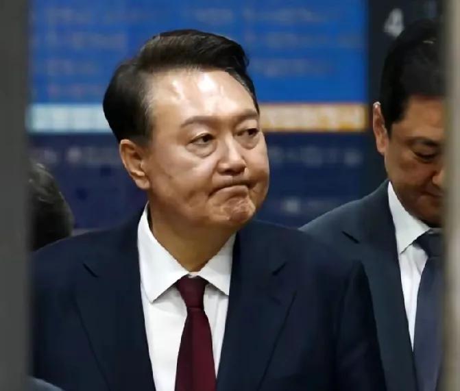 尹锡悦如今这情况和死刑也差不多了，继无期徒刑后，特检组又要追加30年有期徒刑，估