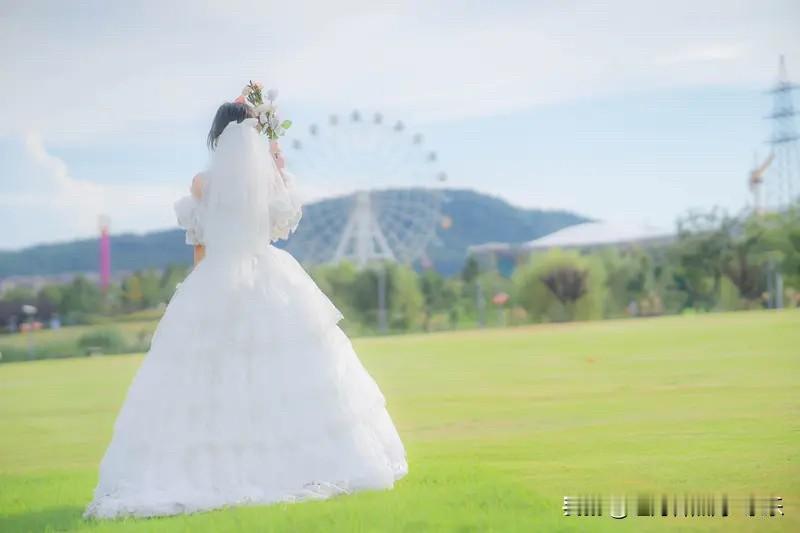 普通人在大城市待着，最后还是避免不了结婚的命运。不是因为你想要结婚，或者说，有