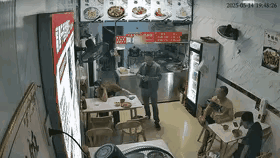 说出来你可能不信，一碗馄饨的功夫，救下了三十万。云南一名民警休假出门吃早点，刚坐