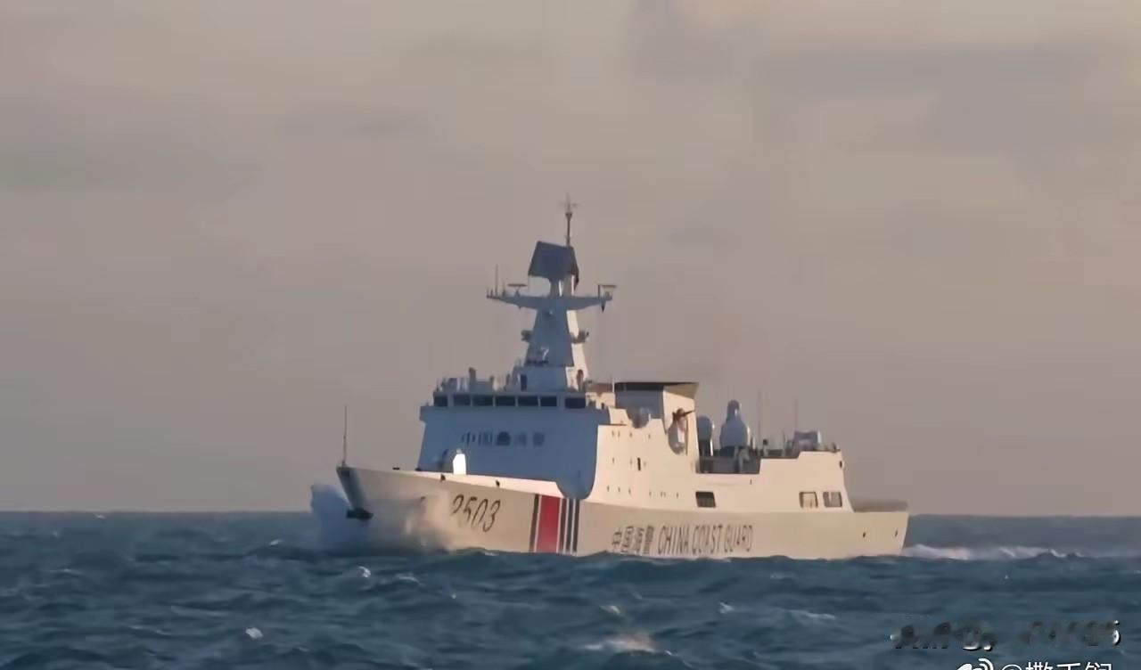所谓的海警版052D型海警船，其正式型号名称应该是501型。最近在台海执行维权任