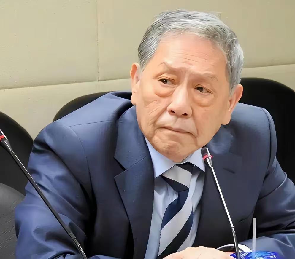 帅化民先生纳闷得有道理。中业岛的名字，是当年台湾的中业舰开过去留下的；钓鱼岛、巴