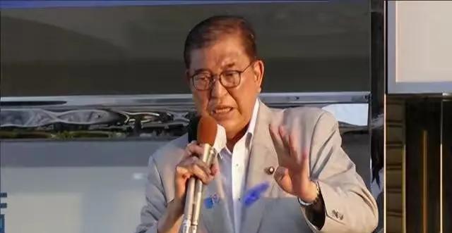 你敢加关税！我就抛售美债？特朗普被反将一军，日本还有2张王牌。日本捏着三张王牌直