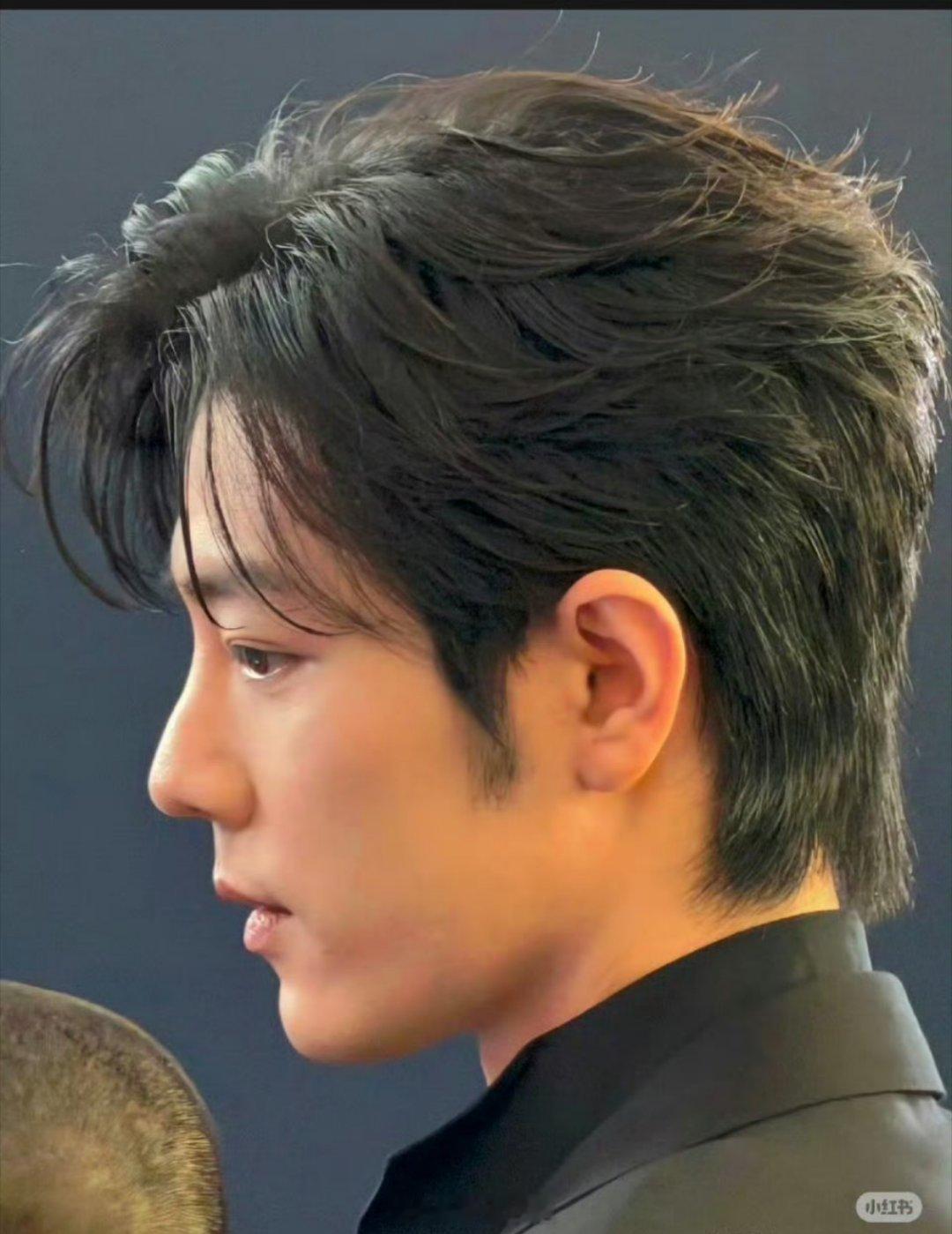 肖战北京大学生电影节路透来了这谁不觉得是大学生啊