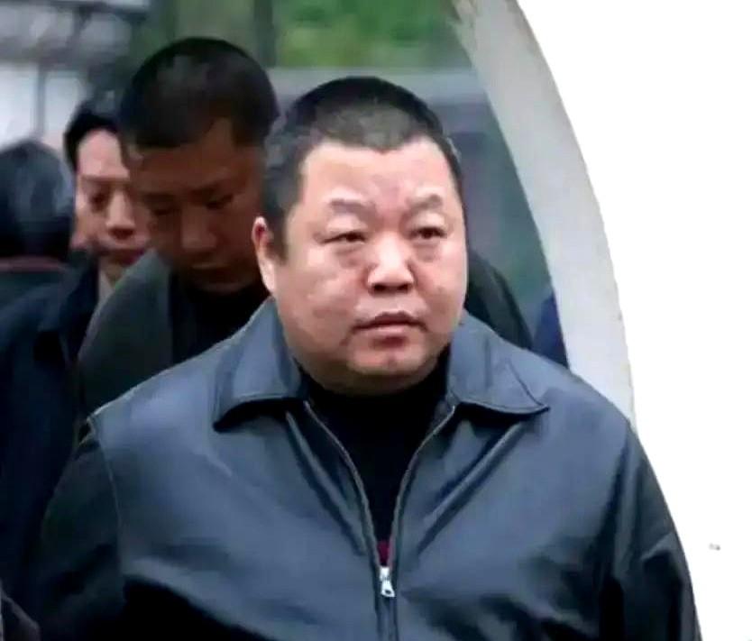 2018年，北京医院的病床上，臧天朔瘦到不足100斤，被肝癌折腾。想当初，他在