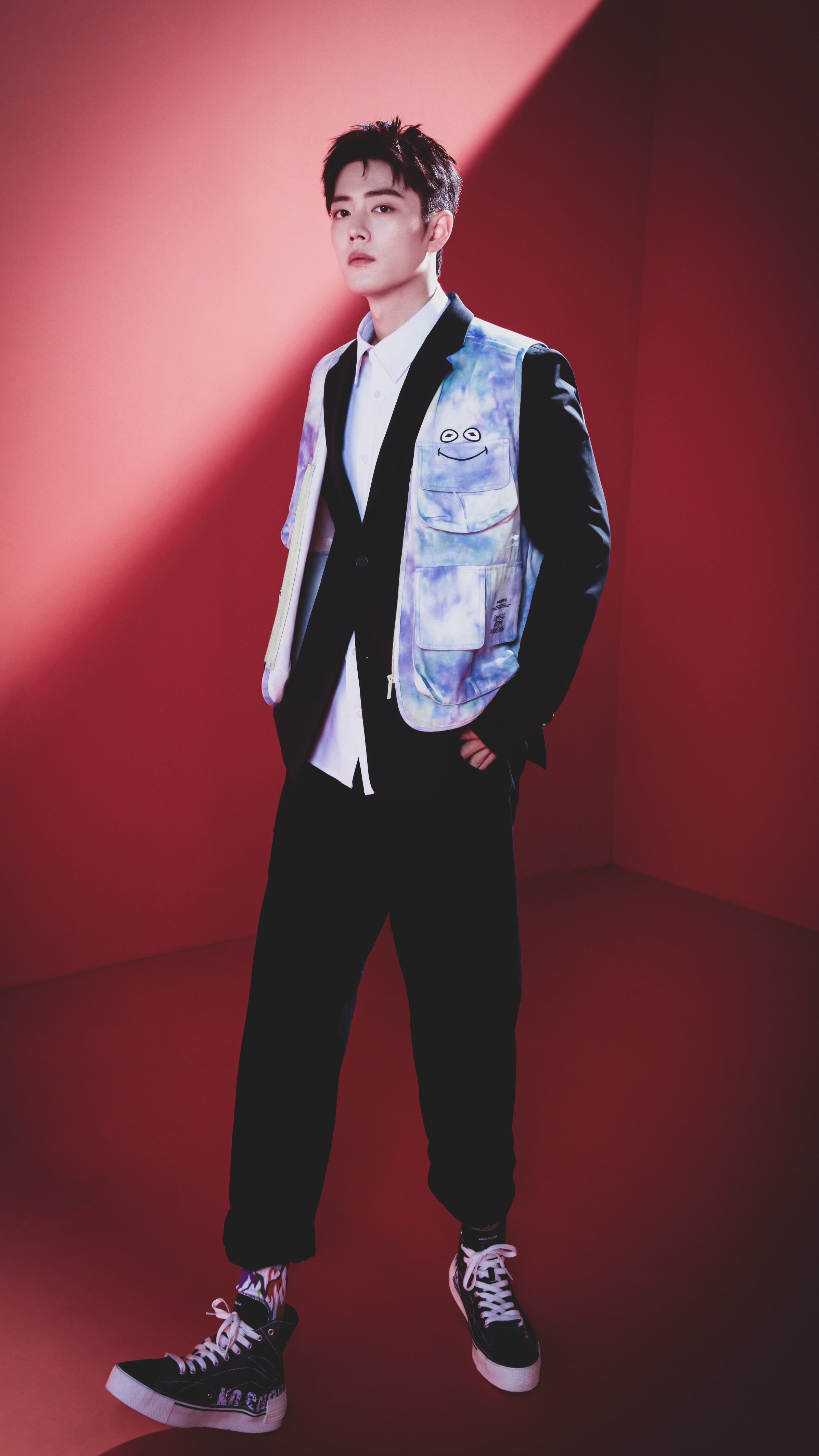 好炫酷的男大校草呀！大写的帅！肖战出发青岛进组十日终焉◎肖战解锁无限流题材📮肖