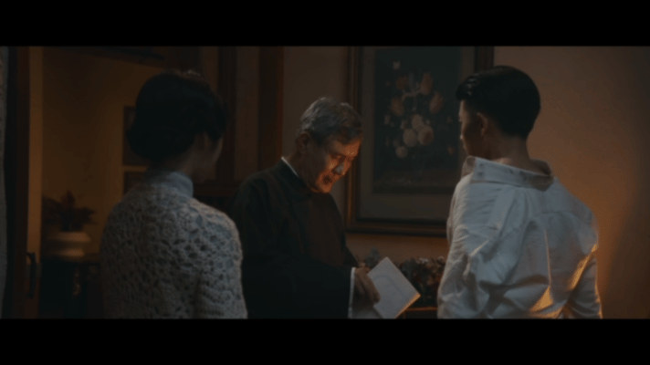 任嘉伦新剧出门一趟家没了上一秒还是澳门码头手握全局的体面商人，下一秒战火袭来，转