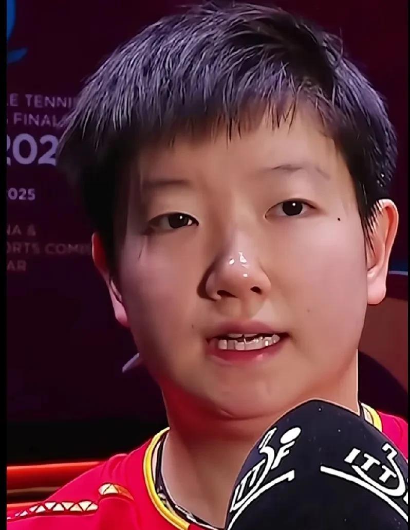 孙颖莎对球迷的一段话！记者问莎莎:你的世界排名马上到三年的时间了，而且你也是世