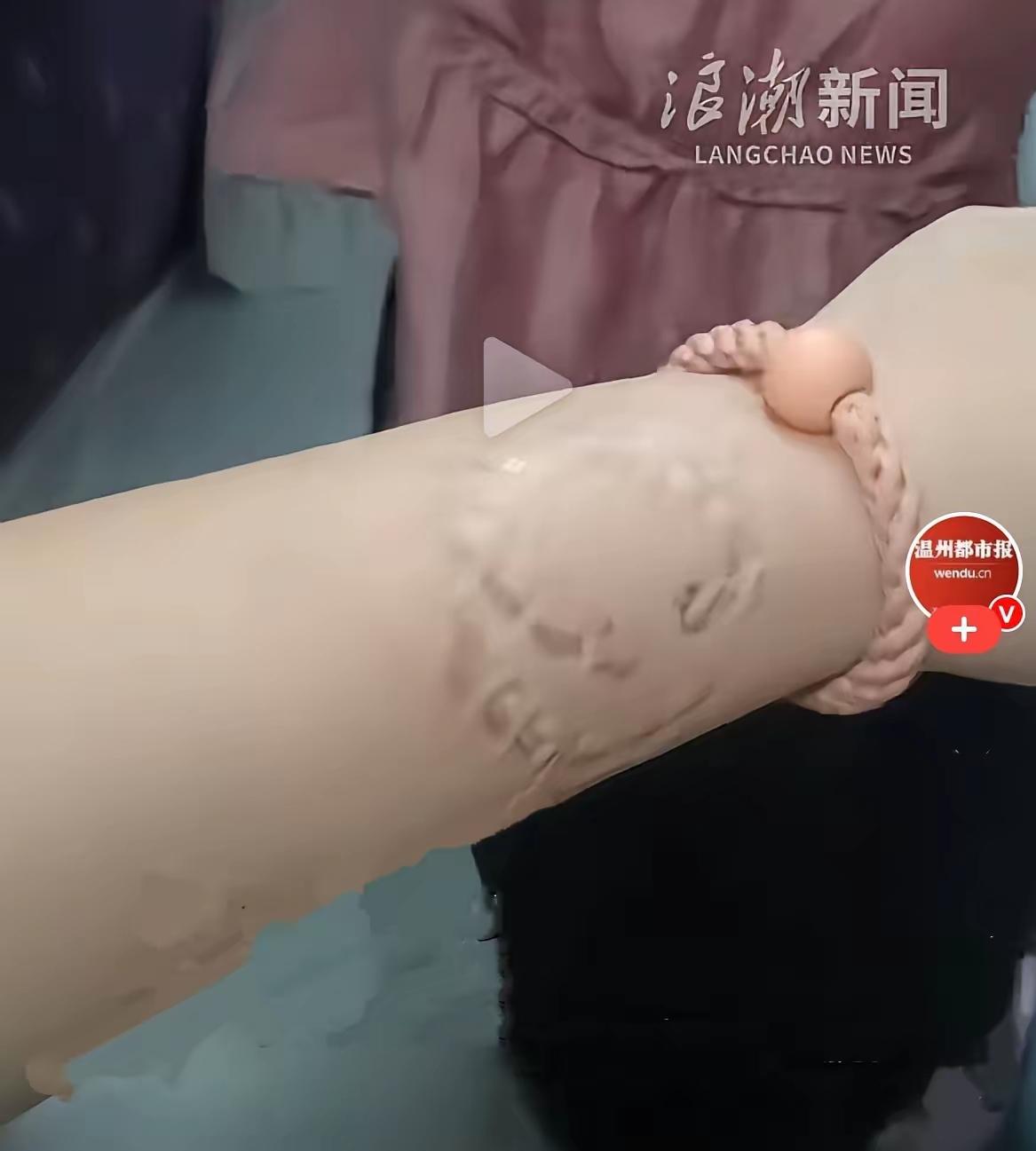 近日，江苏李女士乘坐北京开往上海的列车出行，上车后她找到自己的卧铺下铺，结果发现