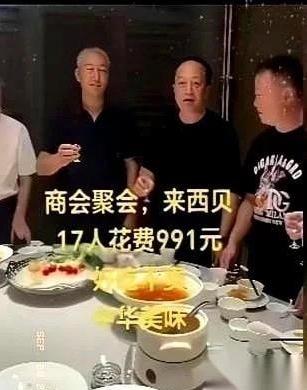 10位大佬捧场西贝饭局，满桌菜一筷未动：高端餐饮的尴尬黑色幽默一场汇集10