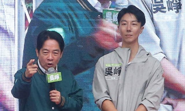 台独的民进党发言人吴峥在政论节目中发出质问说，我就是台独份子，难道中国就可以针对