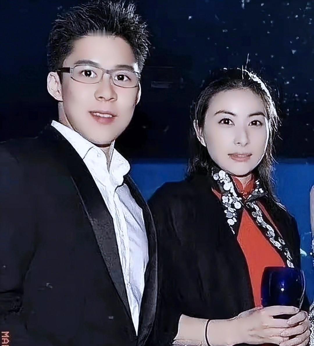 主持人问郭晶晶“霍家每月给你多少生活费”？她的回答，全场安静了 一场关于豪门
