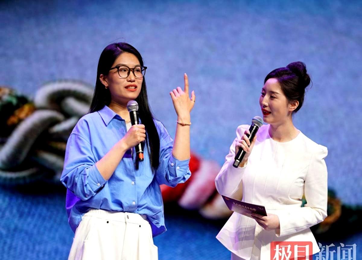 现在这就业环境，一个211女大学生不去考研考编反而摆摊，结果两年挣了50万你敢信