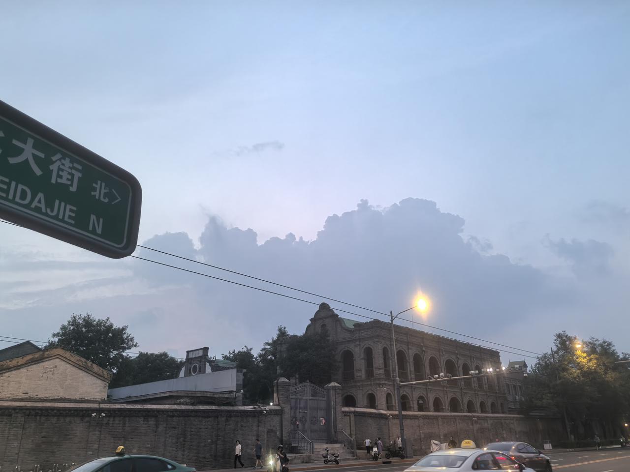 进入下半年，整个社会出现了3个反常现象，真的没想到：第一，没想到这个暑期旅行