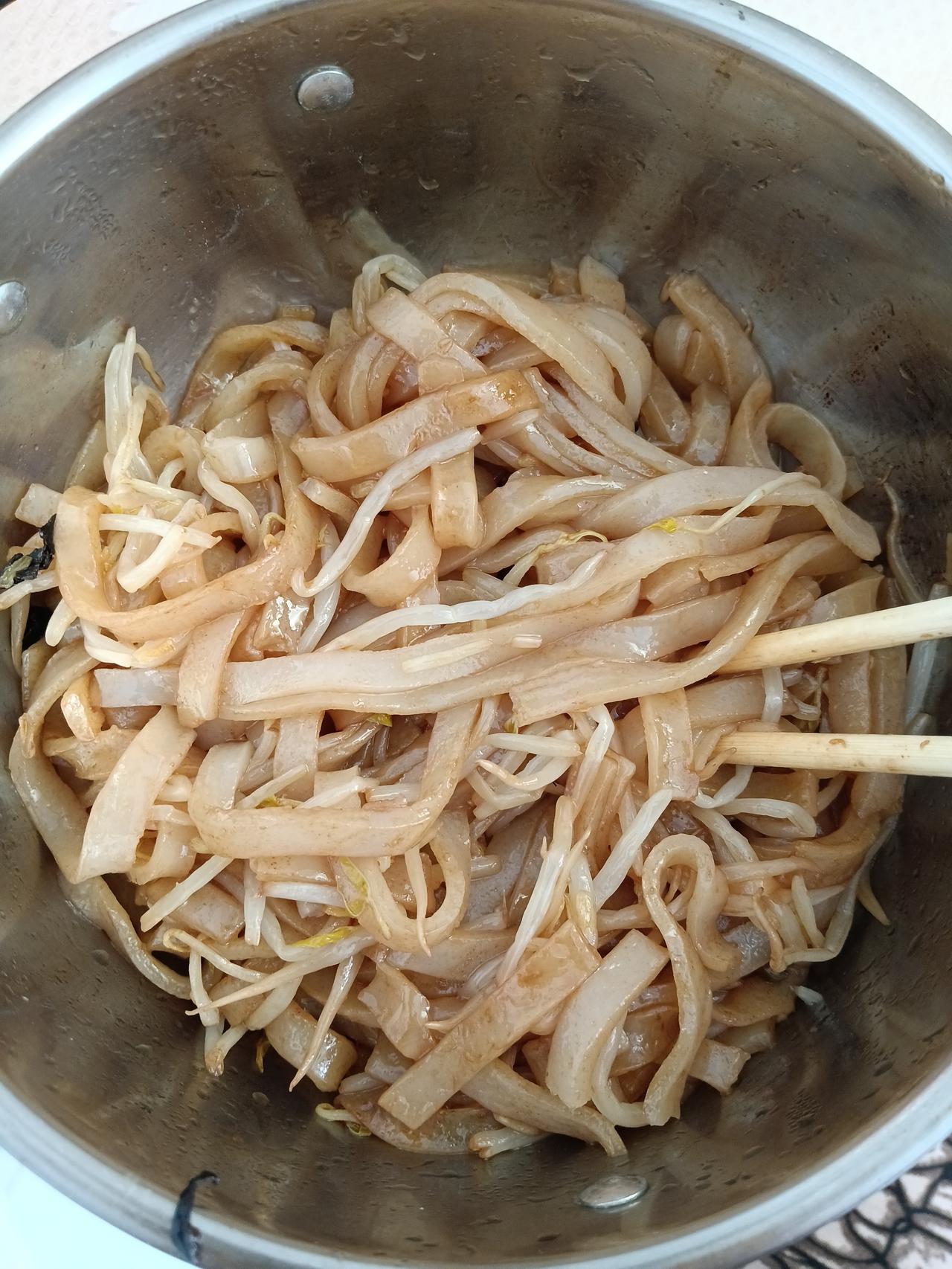 住院几日，将就着吃了老伴做的饭，周边的包子、饺子、面也都尝了个遍。我突发奇想，想