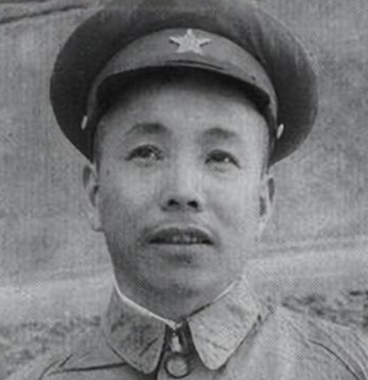 1955年，负责授衔工作的徐副部长私下将自己的名字写到了中将名单里，罗荣桓部长发