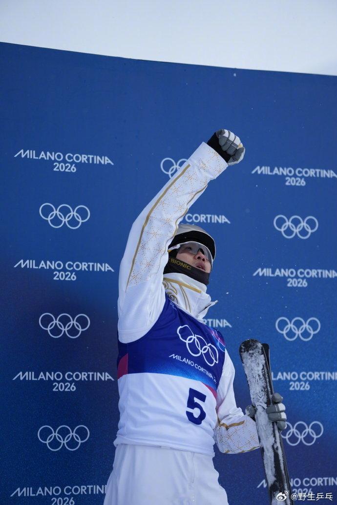 王心迪一刷视频全是徐梦桃王心迪说徐梦桃是否继续她自己定据，夺金后谈到前一天夺金对