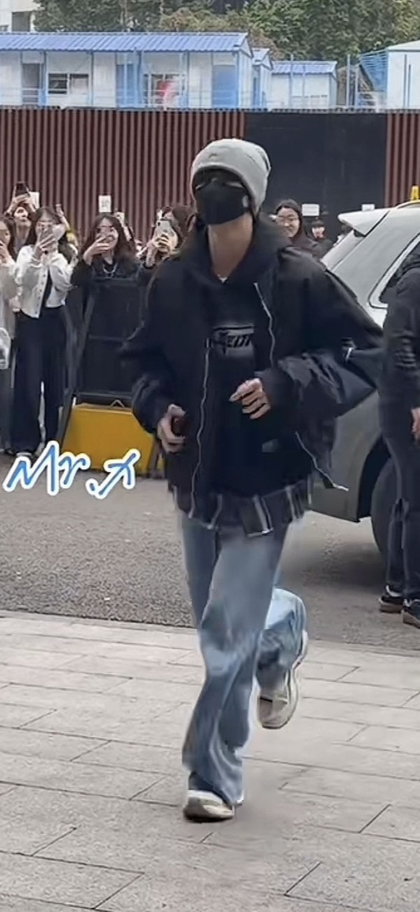 卧槽今天是冷帽男…我被帅晕了，李煜东穿搭逐渐开智中