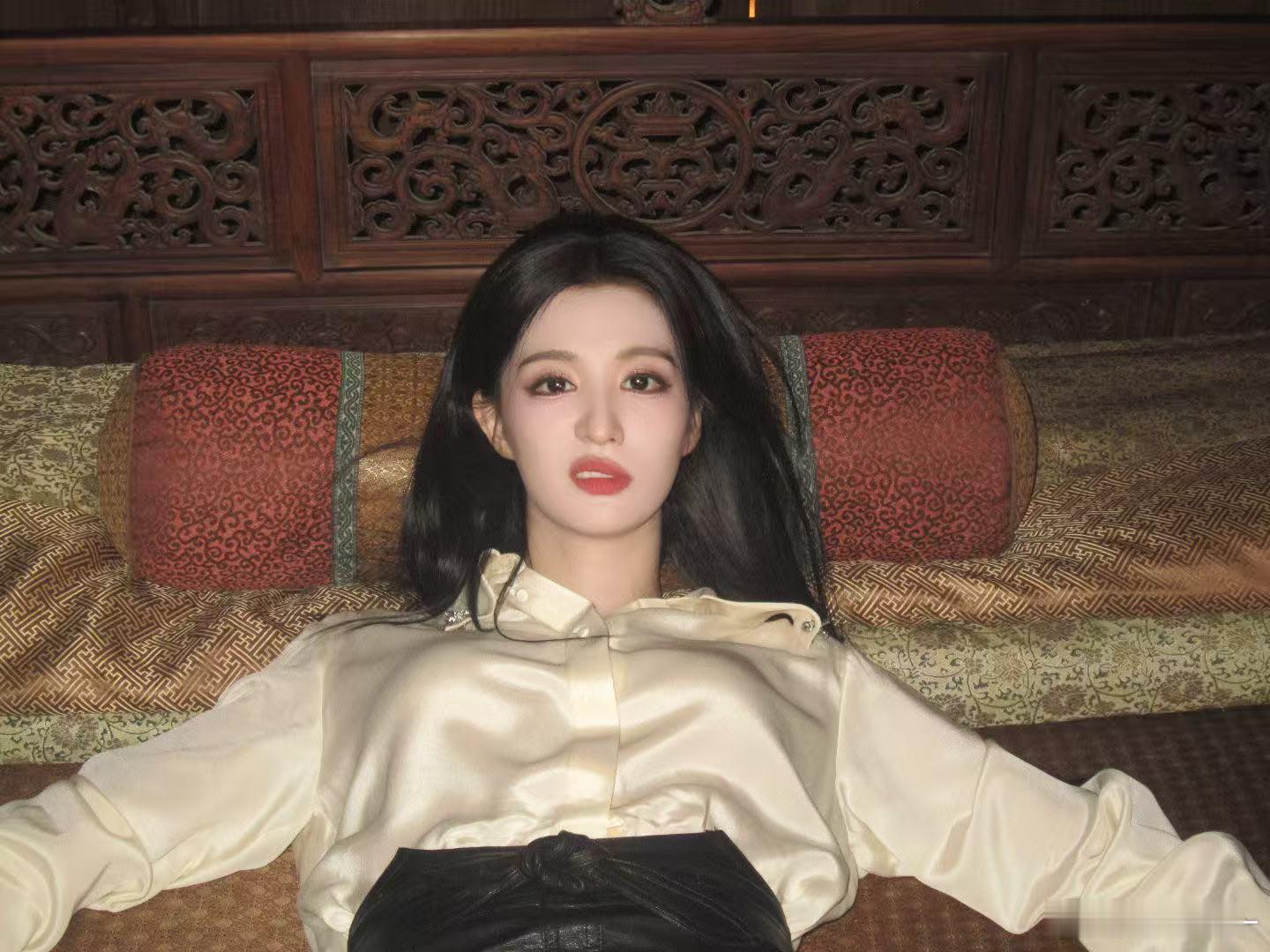 王楚然和浮生每个人都有合照王楚然雨中撑伞神图期待王楚然